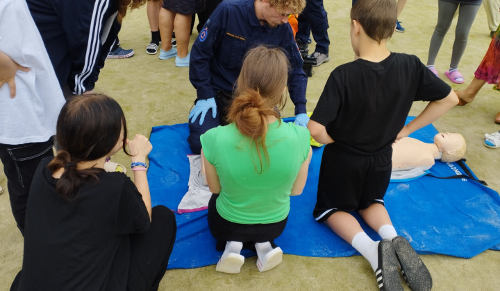 3. fotografia fotogalérie Príležitostné terapeutické aktivity  / Požiarnický a kynologický deň - foto