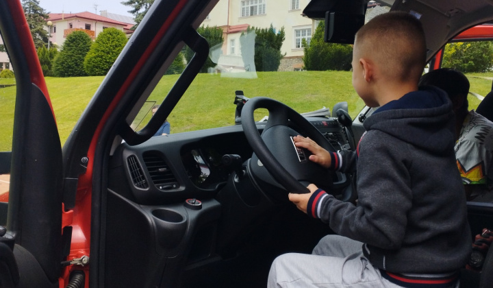 6. fotografia fotogalérie Príležitostné terapeutické aktivity  / Požiarnický a kynologický deň - foto