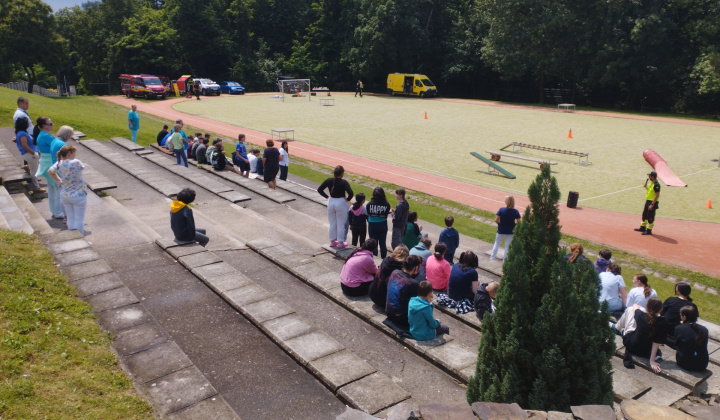 8. fotografia fotogalérie Príležitostné terapeutické aktivity  / Požiarnický a kynologický deň - foto