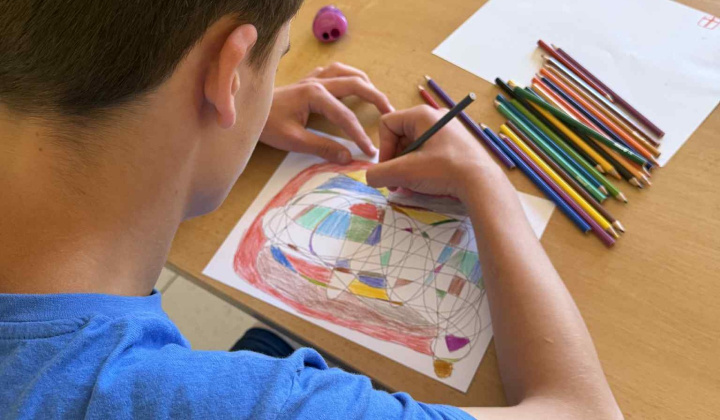 4. fotografia fotogalérie Príležitostné terapeutické aktivity  / Fraktálna kresba - foto