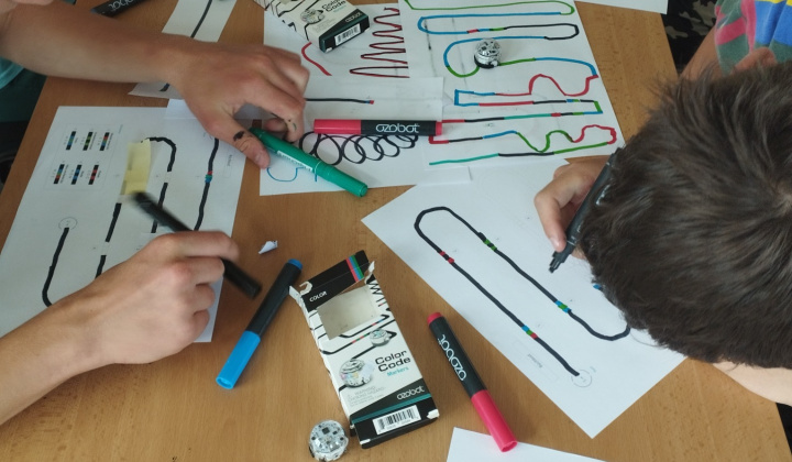 2. fotografia fotogalérie Príležitostné terapeutické aktivity  / Programovanie s ozobotmi - foto