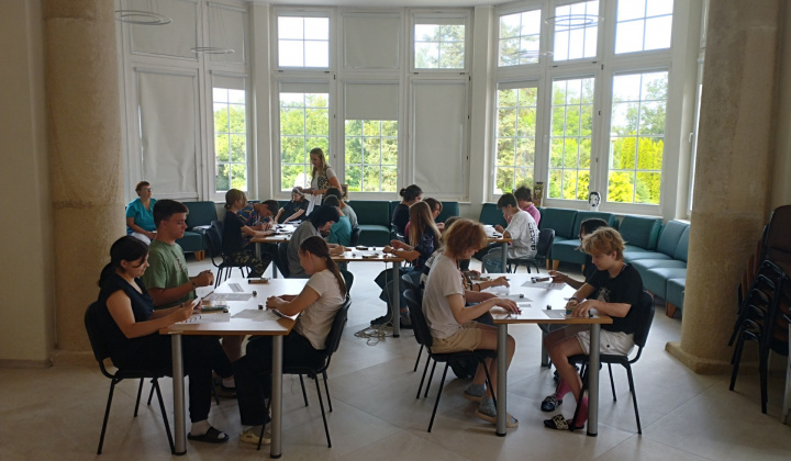 3. fotografia fotogalérie Príležitostné terapeutické aktivity  / Programovanie s ozobotmi - foto