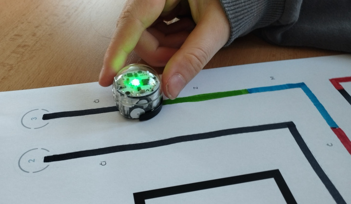 4. fotografia fotogalérie Príležitostné terapeutické aktivity  / Programovanie s ozobotmi - foto