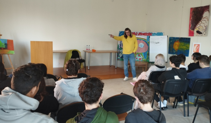 2. fotografia fotogalérie Terapeutické aktivity na mesačnej báze / Besedy s peer terapeutom o závislostiach - foto