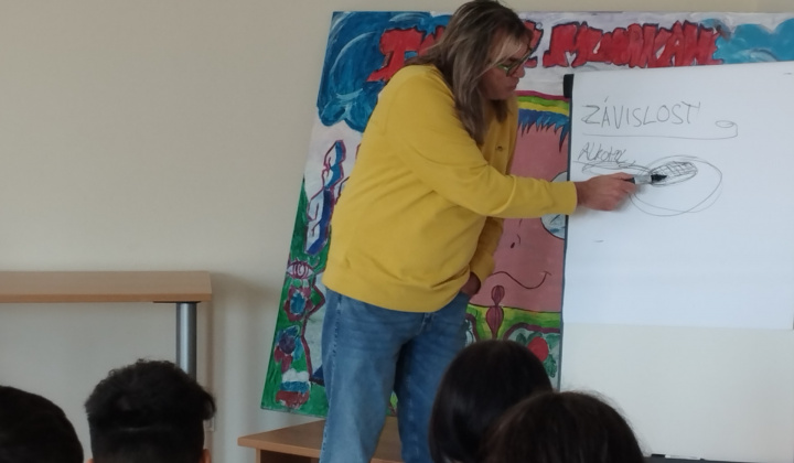 4. fotografia fotogalérie Terapeutické aktivity na mesačnej báze / Besedy s peer terapeutom o závislostiach - foto